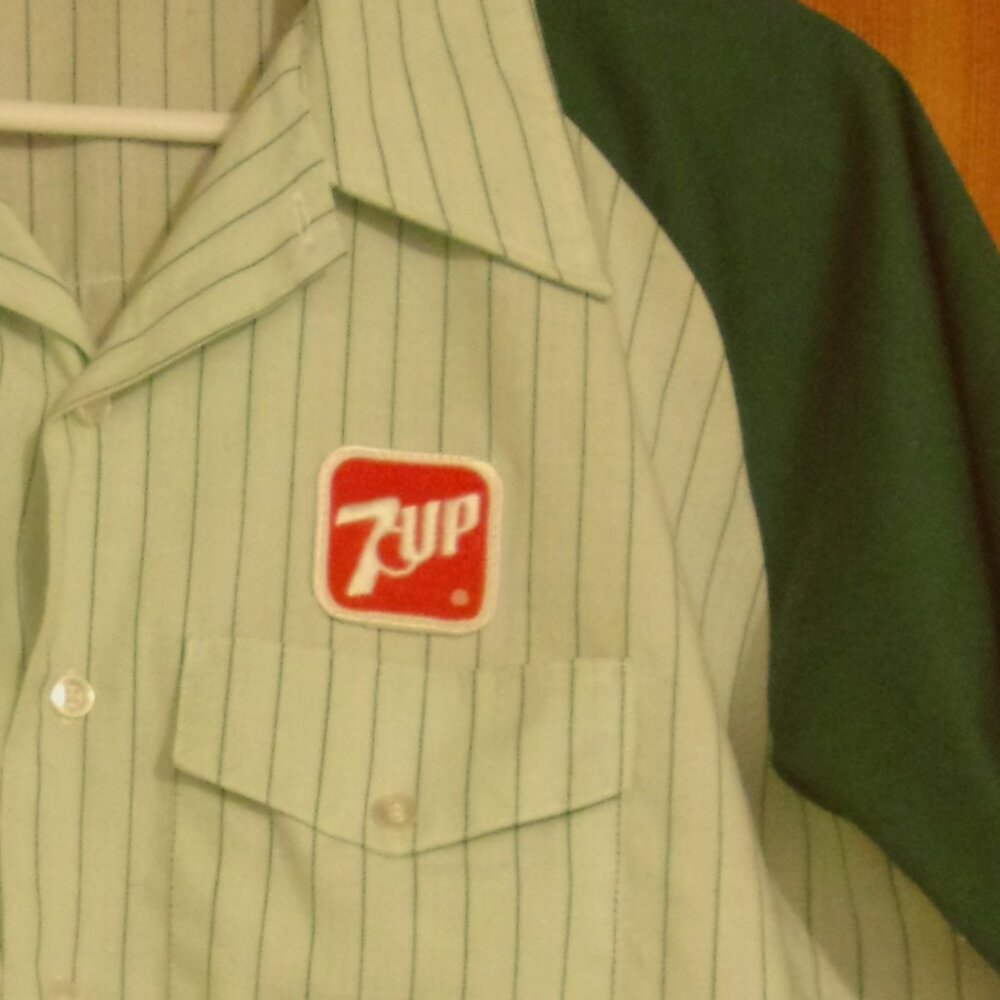 Unitog Short Sleeve 7UP Button down 2 pockets 16-16.5